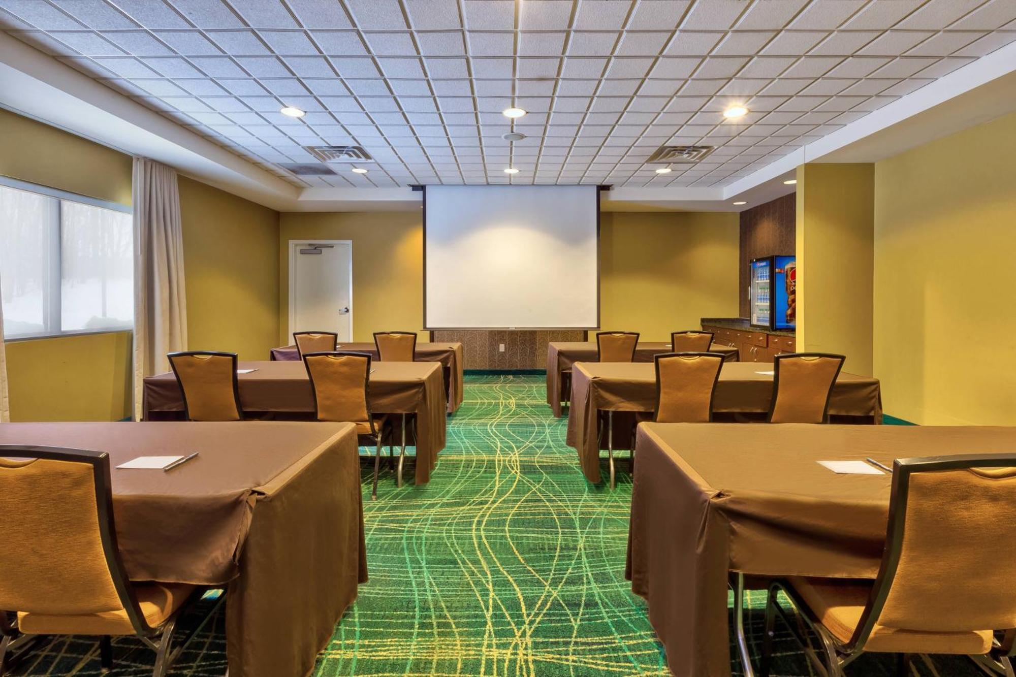 Springhill By Marriott Grand Rapids Airport Southeast 3*